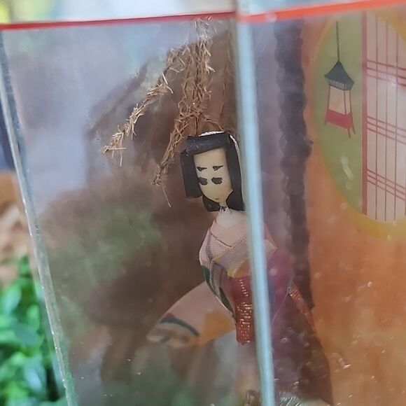 Vintage Japan Handcrafted Geisha Girl In Case - Picture 2 of 8